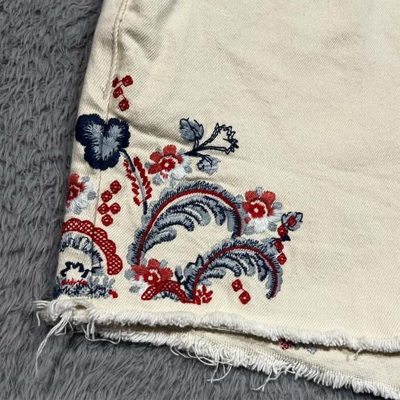 Shyanne Shorts Embroidered Floral‎ Off-White Button Fly Raw Hem Women's 28 28x3 - Picture 3 of 14